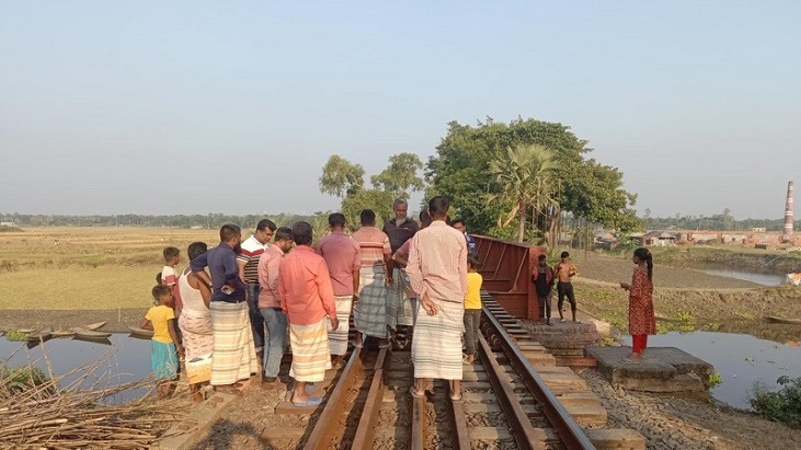 ট্রেনের ধাক্কায় অজ্ঞাত ব্যক্তির মৃত্যু