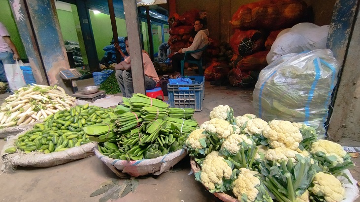 শীতকালীন সবজির দাম বাড়ছে, পাবনায় সরবরাহ কম