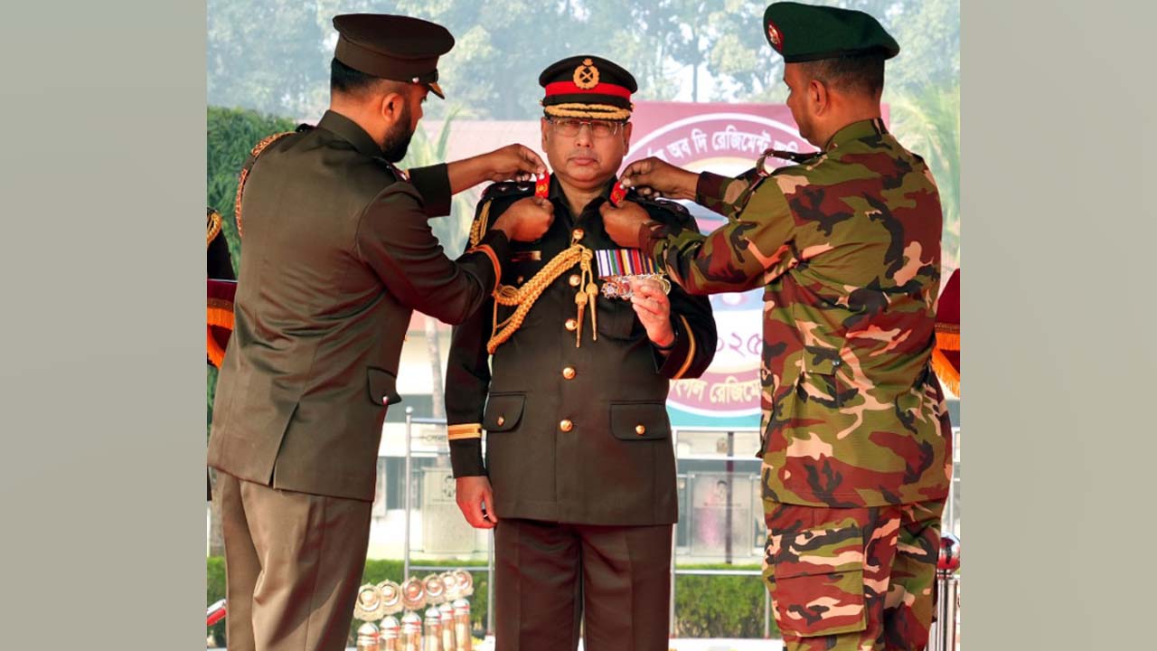 ‘কর্নেল অব দ্য রেজিমেন্ট’ হলেন সেনাপ্রধান