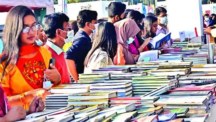 শুক্রবারের বইমেলা: সকাল শিশুদের, বিকেল ছিল বড়দের