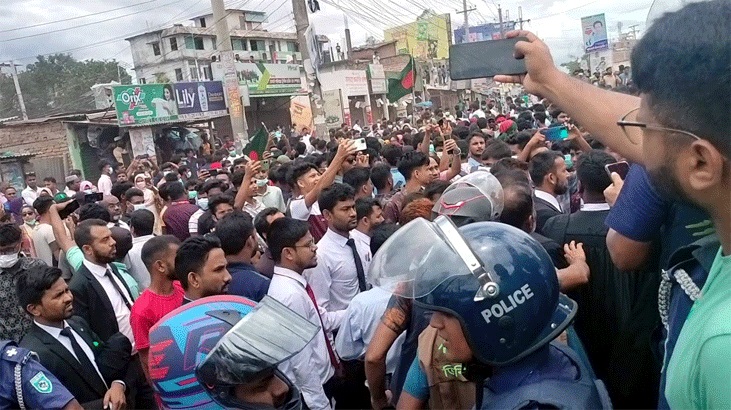 গাইবান্ধায় শিক্ষার্থীদের সড়ক অবরোধ-বিক্ষোভ