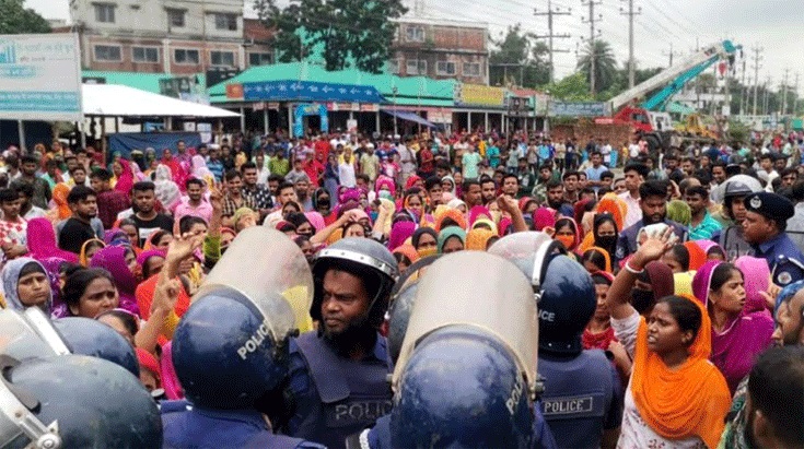 গাজীপুরে শ্রমিক-পুলিশ সংঘর্ষে ওসিসহ ৩ পুলিশ আহত