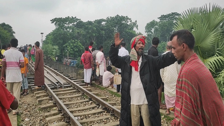 আখাউড়ায় ট্রেন দূর্ঘটনায় গঠিত তদন্ত কমিটির ঘটনাস্থল পরিদর্শন 