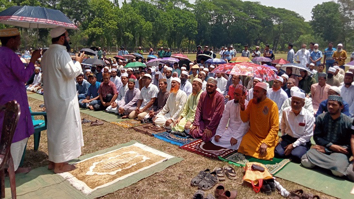 বৃষ্টির আশায় ইবিতে নামাজ আদায়