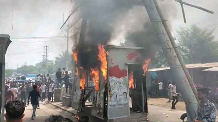 শহীদ রফিক সেতুর টোল প্লাজায় অগ্নিসংযোগ