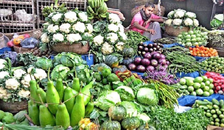 সরবরাহ বাড়লেও শীতকালীন সবজির দাম চড়া