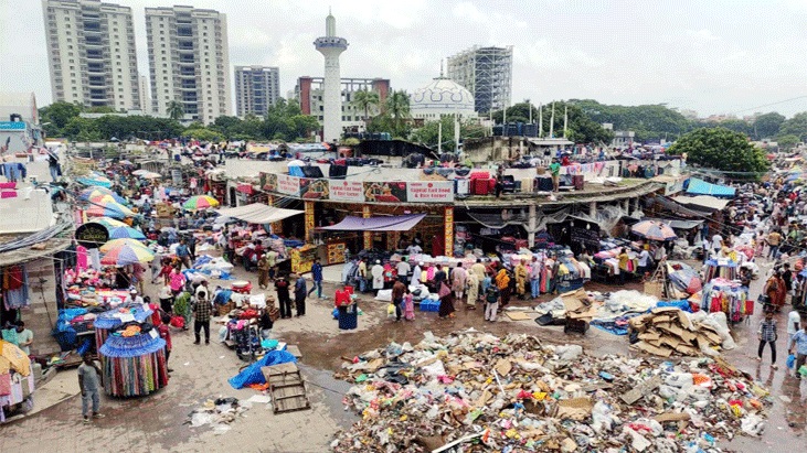 রাজধানীর অনেক সড়ক এখনো পানির নিচে