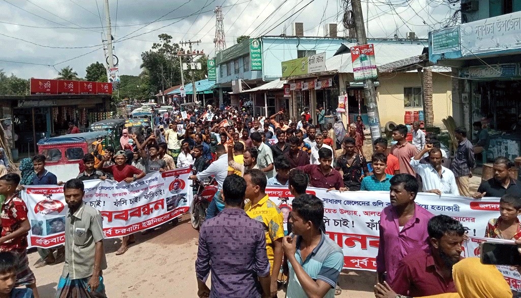 জলদস্যুদের গুলিতে ৩ জেলের মৃত্যু, বিচারের দাবিতে সড়ক অবরোধ, থানা ঘেরাও