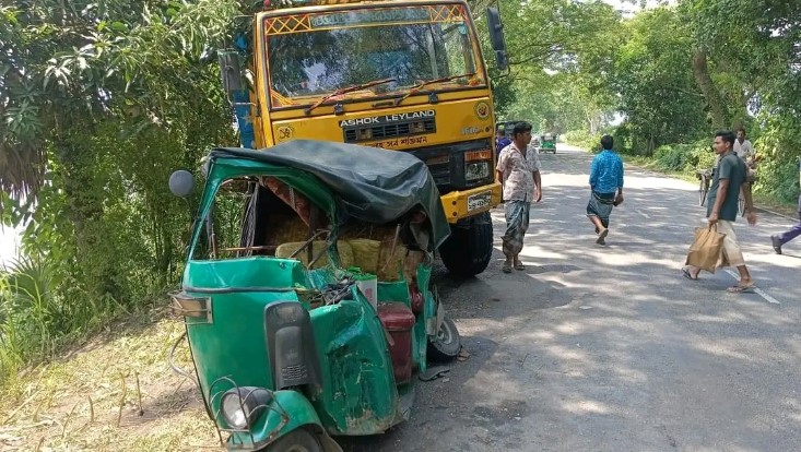 পাবনায় ট্রাক-সিএনজি সংঘর্ষে নিহত ১ 