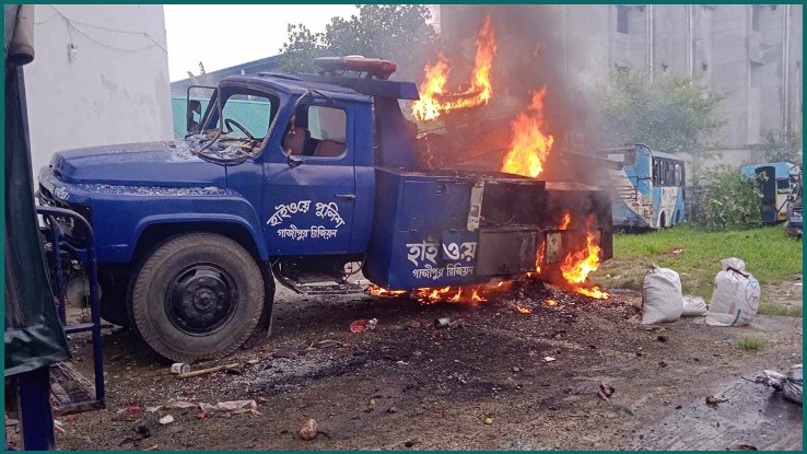 শ্রীপুর হাইওয়ে থানা ভাঙচুর গাড়িতে আগুন