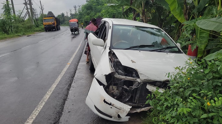 ট্রাকের ধাক্কায় প্রাইভেটকারের যাত্রী নিহত