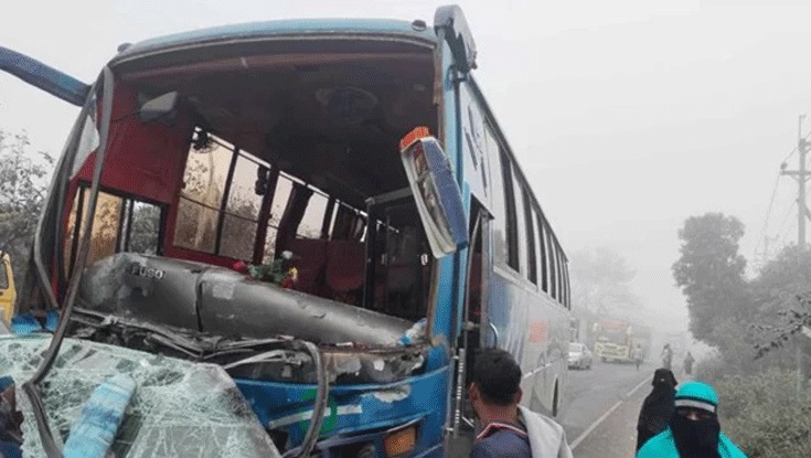 ঘন কুয়াশায় দুর্ঘটনার কবলে ৮ পরিবহন