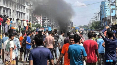 ট্রাকচাপায় ২ শ্রমিক নিহত, প্রতিবাদে মহাসড়ক অবরোধ