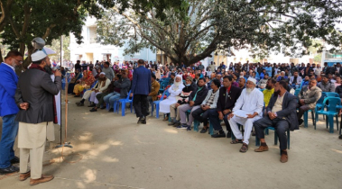 ‘ছাত্র নামের কিছু গুণ্ডা-বহিরাগতরা আমাদের জিম্মি করে’