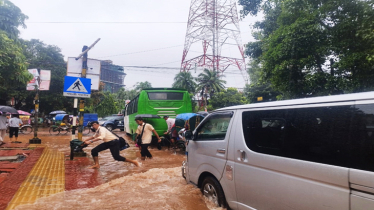 টানা বৃষ্টি-জলাবদ্ধতায় নগরবাসীর ভোগান্তি