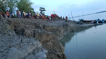 সাতক্ষীরায় বেড়িবাধে ভাঙন, আতঙ্কের বাসিন্দারা