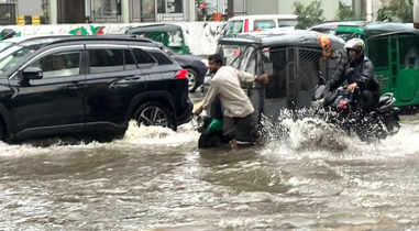 ভারী বর্ষণে রাজধানীজুড়ে ভোগান্তি, সমাধান কী?