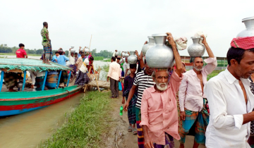 এক ঘণ্টার হাটে দুধ বিক্রি হয় ৮০০ লিটার