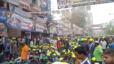 একদফা দাবিতে বৃষ্টি উপেক্ষা করে জড়ো হচ্ছেন নেতাকর্মীরা