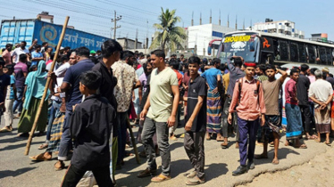 টঙ্গীতে পোশাক শ্রমিকদের মহাসড়ক অবরোধ