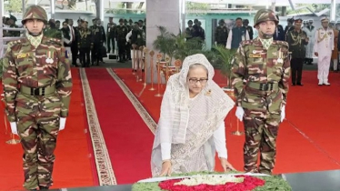 বঙ্গবন্ধুর প্রতিকৃতিতে প্রধানমন্ত্রীর শ্রদ্ধা