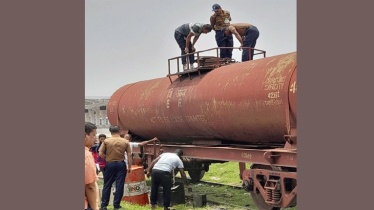 রেলের তেল চোর হাতেনাতে ধরা