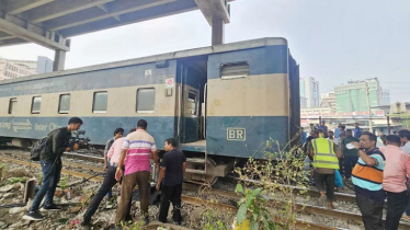 কারওয়ান বাজারে যমুনা এক্সপ্রেস ট্রেন লাইনচ্যুত