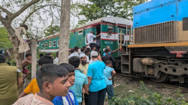 ইঞ্জিন বিকল হয়ে মাঝপথে আটকে কিশোরগঞ্জ এক্সপ্রেস