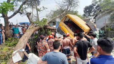 ঝালকাঠিতে সড়কে ত্রিমুখী সংঘর্ষ, নিহত বেড়ে ১৪