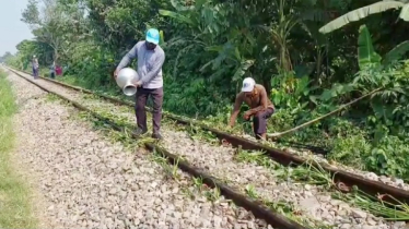 তাপমাত্রায় বেঁকে গেল রেললাইন