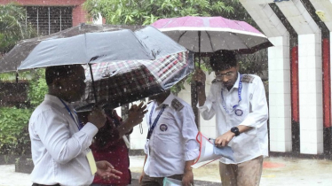 বৃষ্টিতে এইচএসসি পরীক্ষার্থীদের ভোগান্তি