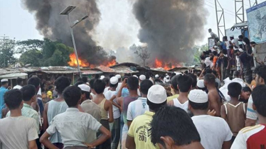 রোহিঙ্গা ক্যাম্পের আগুনে পুড়ল ২০০ ঘর