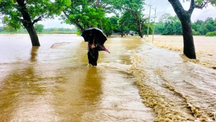 রাঙ্গামাটিতে পাহাড় ধস, ঢুকছে পানি