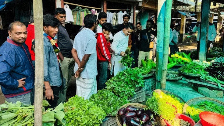 ‘অনেক দিন পর মন খুলে পুরো বাজার ঘুরলাম’