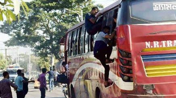 সিলেটে শ্যামলী বাসে আগুন দেয়ার চেষ্টা