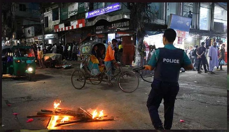 সিলেটে বিএনপির মশালমিছিল, পুলিশের ফাঁকা গুলি, আটক ৩