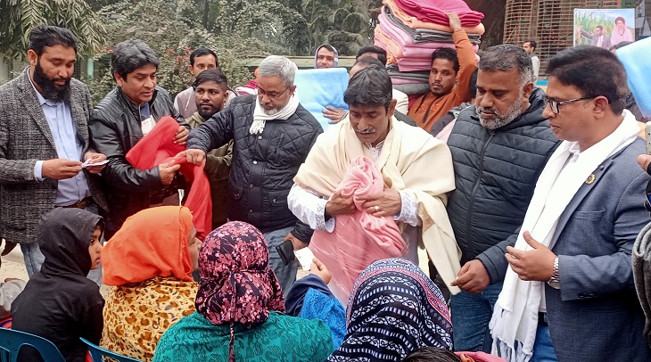 টাঙ্গাইলে শীতার্তদের মাঝে যুবদলের শীতবস্ত্র বিতরণ