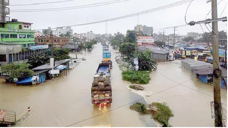 ঢাকা-চট্টগ্রাম মহাসড়ক প্লাবিত, যান চলাচল ব্যাহত