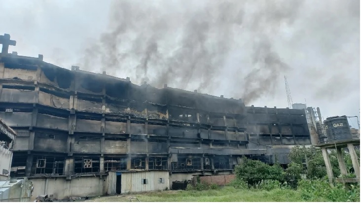 ৩২ ঘণ্টা পর নিভল গাজী টায়ার কারখানার আগুন