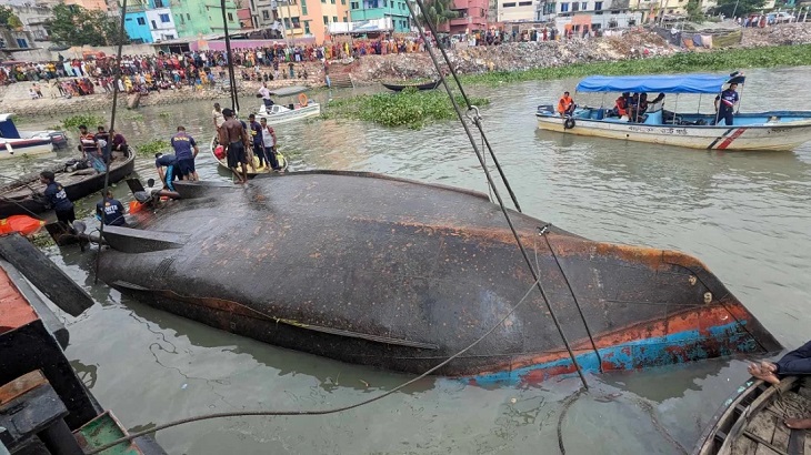 বুড়িগঙ্গায় ওয়াটার বাসডুবি: ফের শুরু উদ্ধার অভিযান 