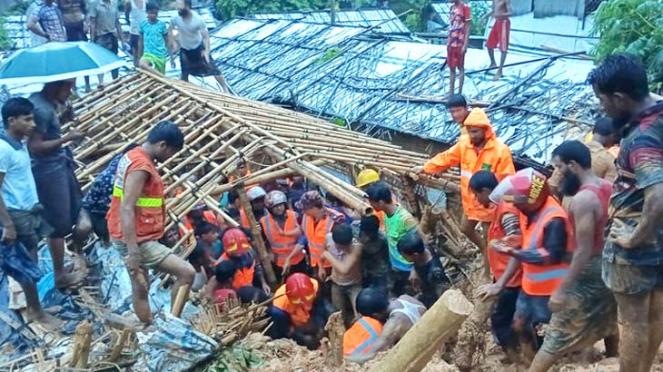 কক্সবাজারে পাহাড় ধসে তিন শিশুসহ নিহত ৪