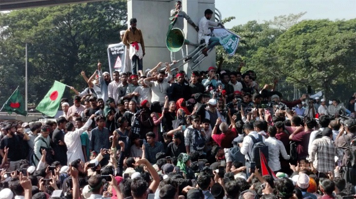 ইসকন নিষিদ্ধের দাবিতে উত্তাল চট্টগ্রাম