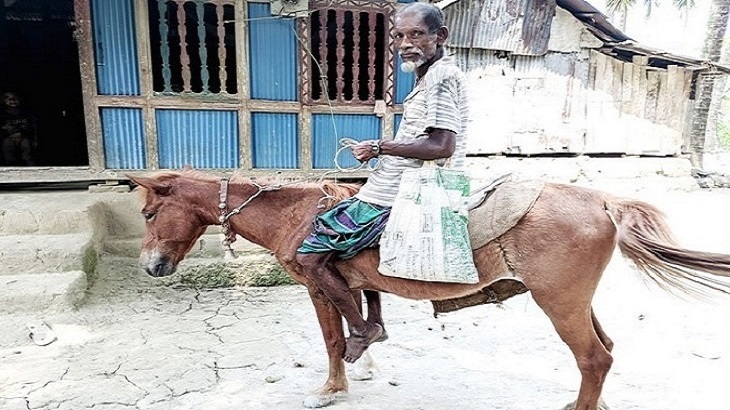 জালালের সম্বল একটি ঘোড়া, তাই চড়ে ভিক্ষা