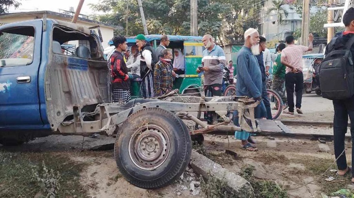 জামালপুরে পুলিশ ভ্যানে ট্রেনের ধাক্কা, পুলিশ সদস্য নিহত