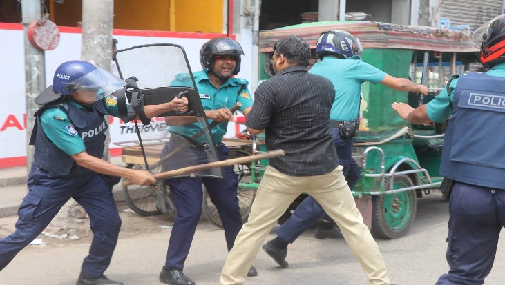 খুলনায় পুলিশের লাঠিচার্জ, বিএনপির র‌্যালী পণ্ড, আহত ১০