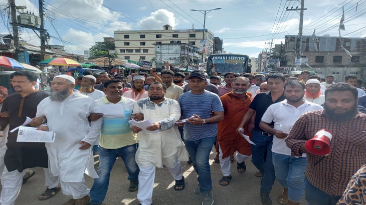 নোয়াখালীতে বিএনপির লিফলেট বিতরণ