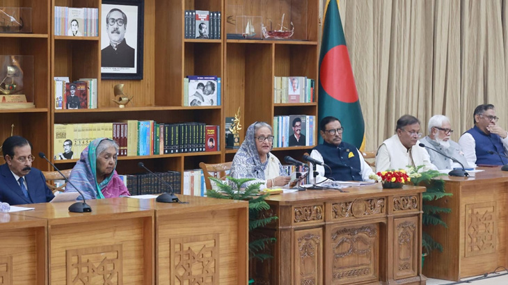 বর্ষাকালে মুরগি একটু কম ডিম পাড়ে: প্রধানমন্ত্রী