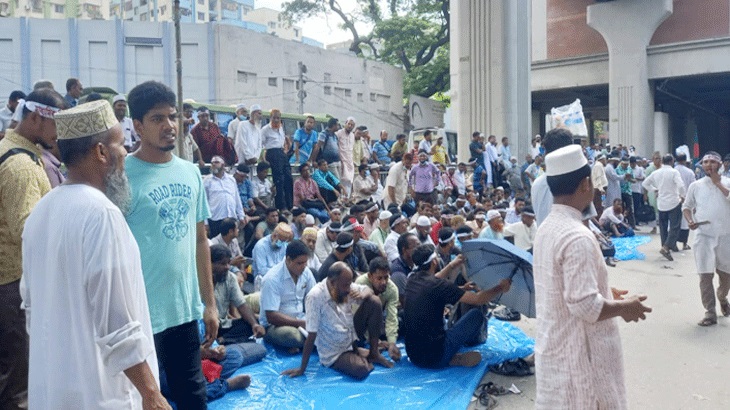 জাতীয়করণের দাবিতে শিক্ষকদের আন্দোলন চলছে 