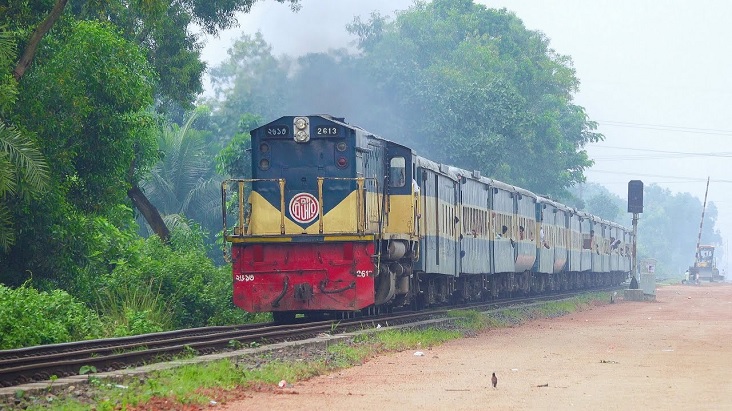 চলন্ত ট্রেনে গণধর্ষণ, গ্রেফতার ৪