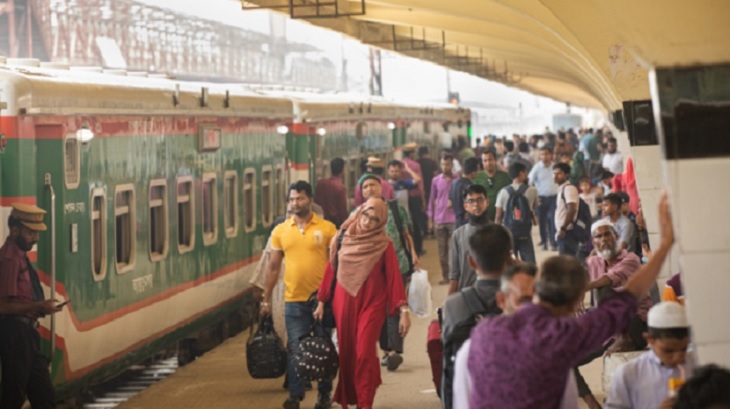 ট্রেনে ঈদযাত্রার শুরুতেই বিলম্ব